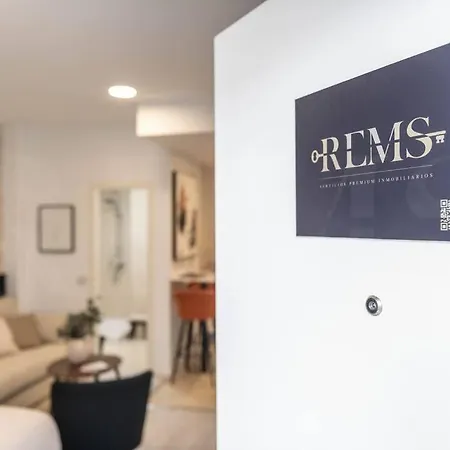 Chic Intimate In The Heart Of By Rems Apartmán *